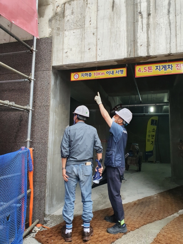 한국건설엔지니어링협회 '건설ENG 안전TF'는 지난 30일 경기 광주시 민간 공동주택 건설현장을 찾아 안전컨설팅을 진행했다./건설엔지니어링협회