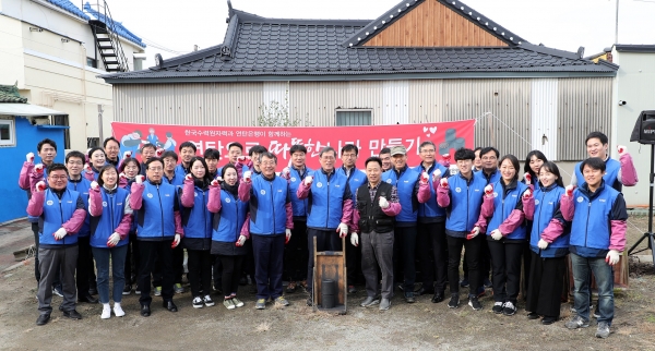 연탄나눔 봉사활동(사진제공=한국수력원자력)