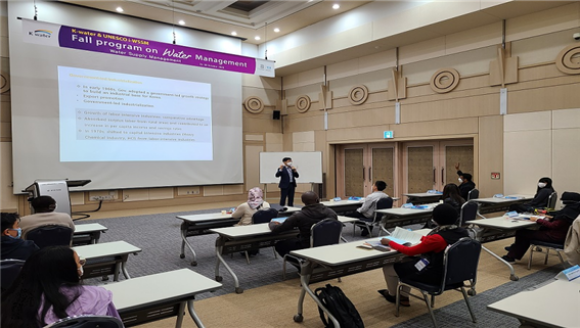 한국수자원공사와 유네스코 물 안보 국제연구교육센터가 공동진행하는 물·에너지 분야 글로벌 역량 강화 국제교육 진행 모습./수자원공사