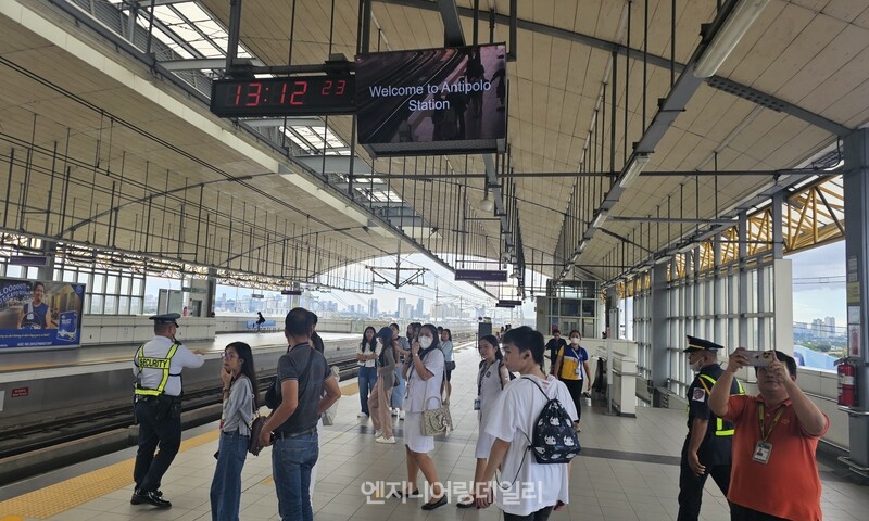 LRT 2호선 종점인 안티폴로 역내 전경. 수성은 현재 LRT 2호선 동측 연장 사업에 참여하고 있다.